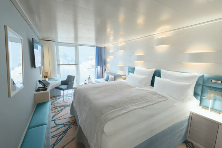 Hapag-Lloyd HANSEATIC inspiration French Balcony Kabine