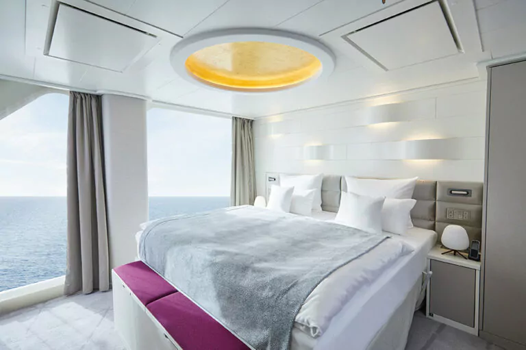 Hapag-Lloyd Cruises HANSEATIC Inspiration Grand Suite Schlafbereich