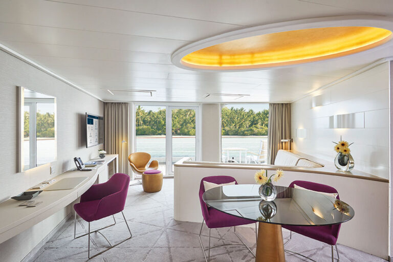 Hapag-Lloyd Cruises HANSEATIC Inspiration Grand Suite Wohnbereich