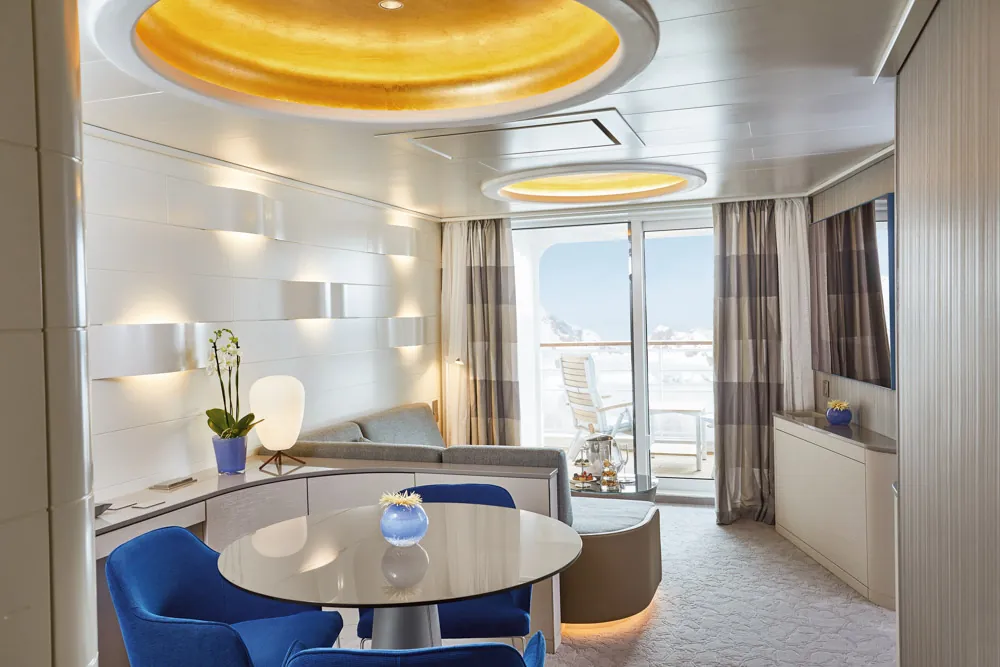 Hapag Lloyd Cruises HANSEATIC Inspiration Junior Suite Wohnbereich