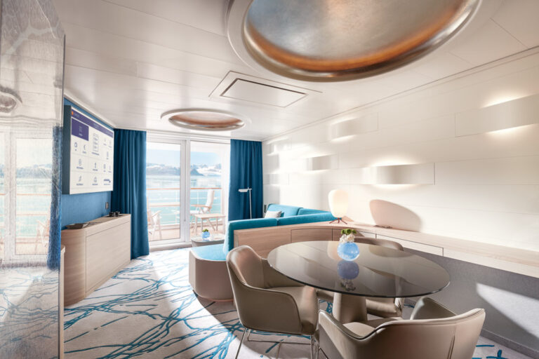 Hapag-Lloyd HANSEATIC spirit Junior Suite Wohnbereich