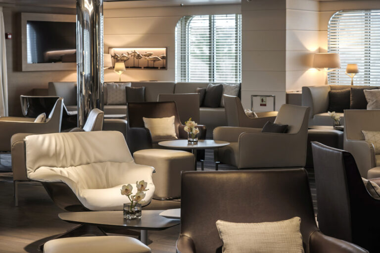 Le Soléal Main Lounge ©PONANT Francois Lefebvre