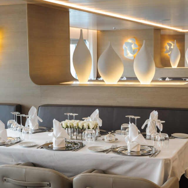 Le Soléal Tisch im Restaurant ©PONANT/Francois LefebvreLefebvre