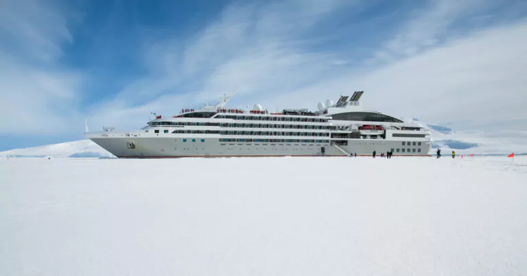 PONANT Schiff Le Lyrial in der Antarktis ©StudioPONANT/Olivier Blaud