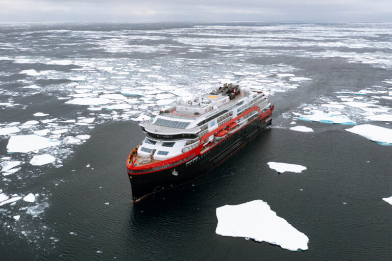 Antarktis Expeditionsschiff MS Fridtjof Nansen von Hurtigruten