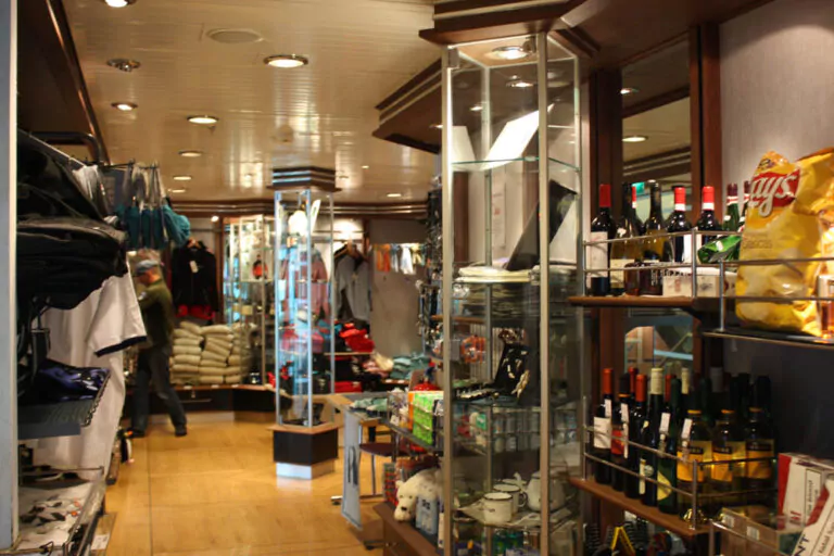 Bordshop der MS Fram von Hurtigruten