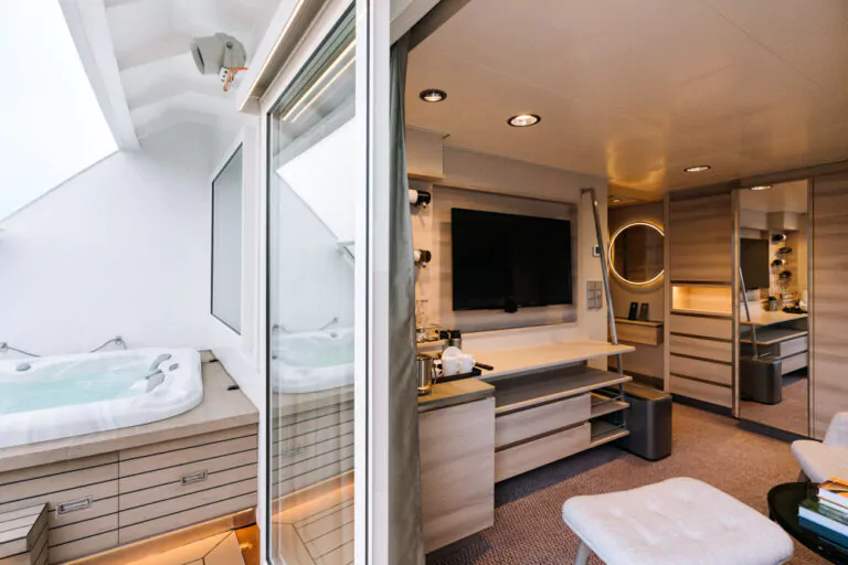 Expedition Corner Suite mit Balkon MS Roald Amundsen von Hurigruten