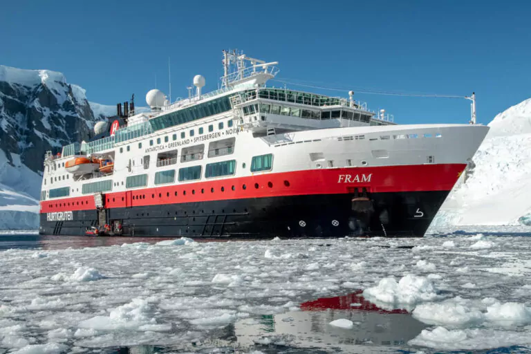 MS Fram von Hurtigruten in der Antarktis