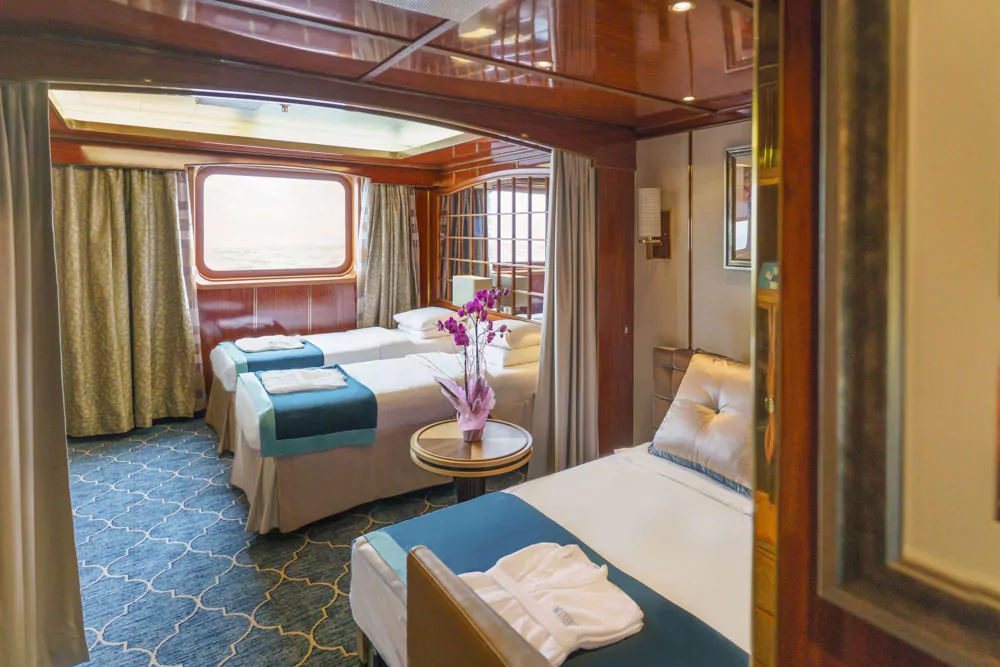 Klassik Dreibett Suite der MV Sea Spirit von Poseidon Expeditions