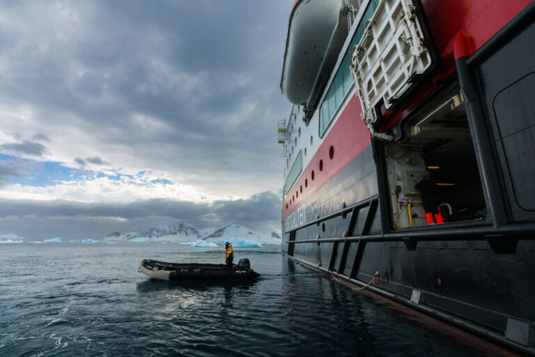 Zodiac Hangar Antarktis Schiff MS Fram von Hurtigruten