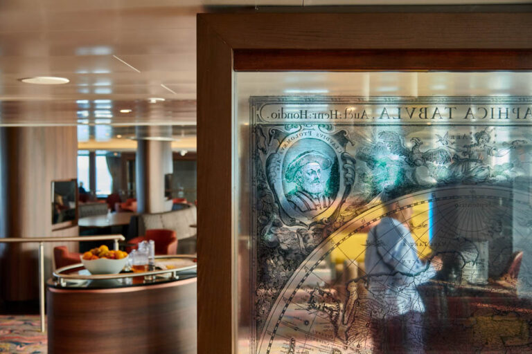 Bordleben der Hondius © Mike Louagie Oceanwide Expeditions