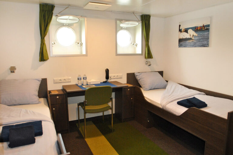 Doppel mit Bullaugen Kabine © Ortelius Monica Salmang Oceanwide Expeditions