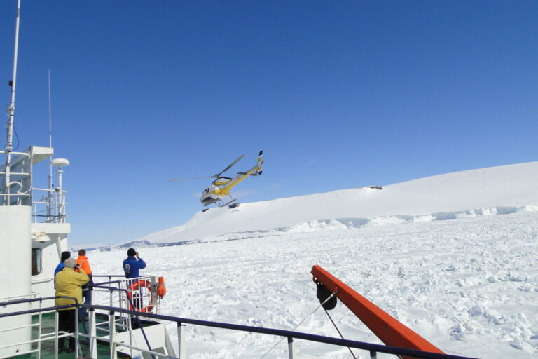 Helikopter der Ortelius in der Weddell See Antarktis © Hans Murre Oceanwide Expeditions