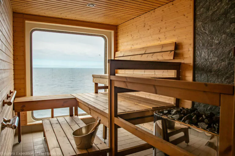 Sauna der Sylvia Earle mit Meerblick.