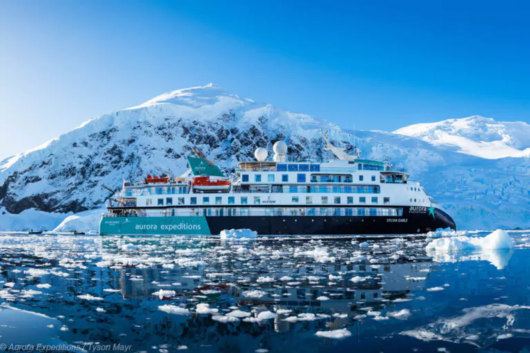 Schiff Sylvia Earle in Neko Harbour