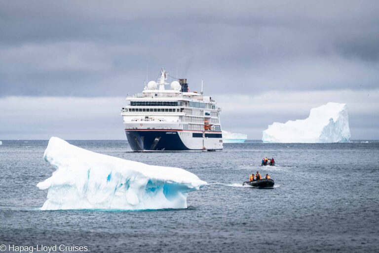 Schiff HANSEATIC nature von Hapag-Lloyd Cruises in der Antarktis Titelbild