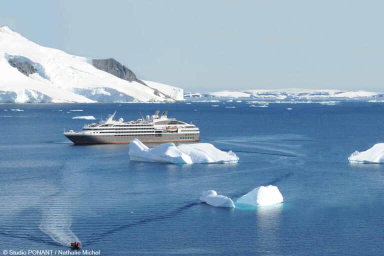 PONANT Schiff Le Boreal in der Antarktis ©StudioPONANT-Nathalie Miche