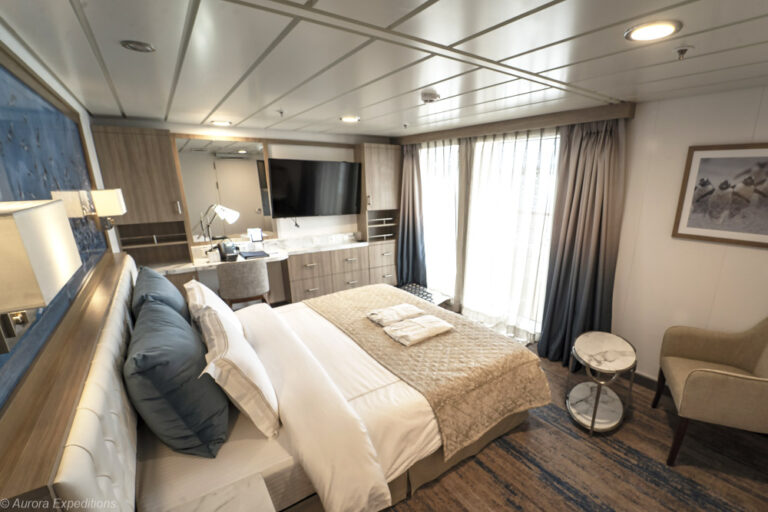 Balkon Kabine Superior der Greg Mortimer Aurora Expeditions
