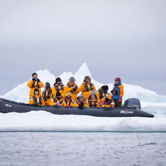 Zodiacfahrt in Spitzbergen Arktis Quark Expeditons Acacia Johnson