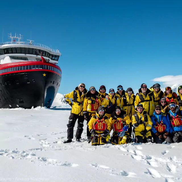 Expeditionsteam in der Antarktis von HX Hurtigruten Expeditions Andrea Klaussner