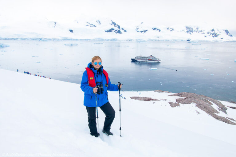 Daria in Neko Harbour in der Antarktis von ArcticDesirecom / Thomas Mooslechner