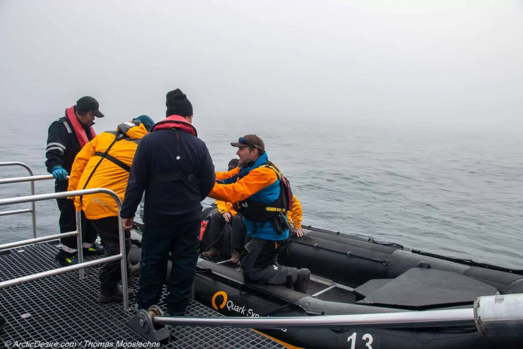 Nebel vor Qeqertarsuaq in Grönland ArcticDesire.com Thomas Mooslechner