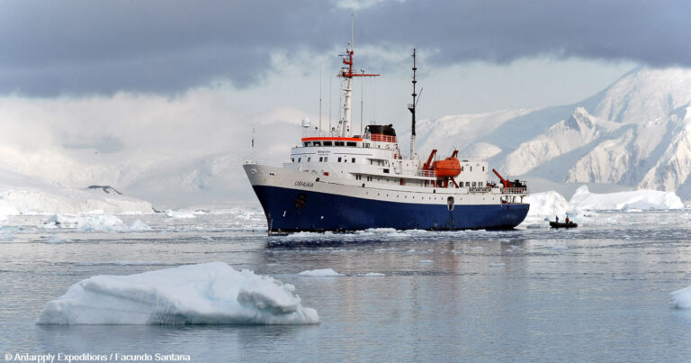 Schiff MV Ushiaia in der Antarktis Antarpply Expeditions Facundo Santana