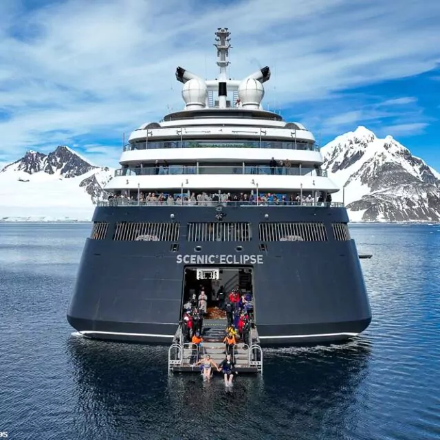 Polar Plunge in der Antarktis Scenic Luxury Cruises