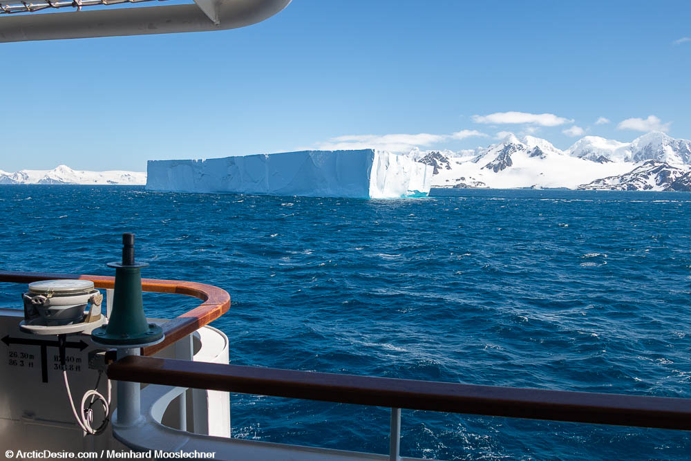 Ausblick von einem Schiff in der Antarktis